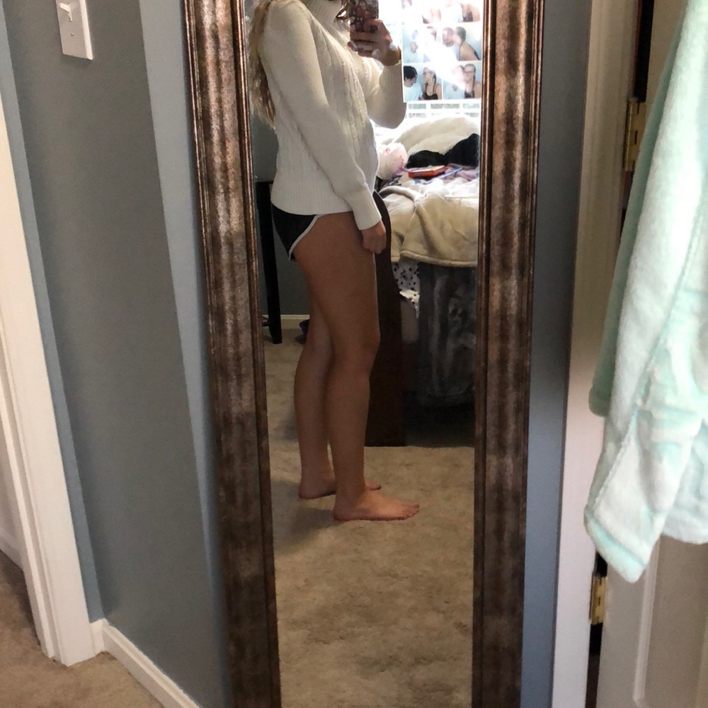 sweater - Picture 6 of 6